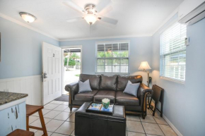 Parrot Beach Cottages Suite #2, Sarasota